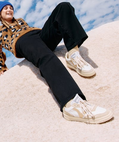 CategoryModel (8821761573006@30866)  - WHITE SNEAKERS WITH GOLD AND GLITTER DETAILS