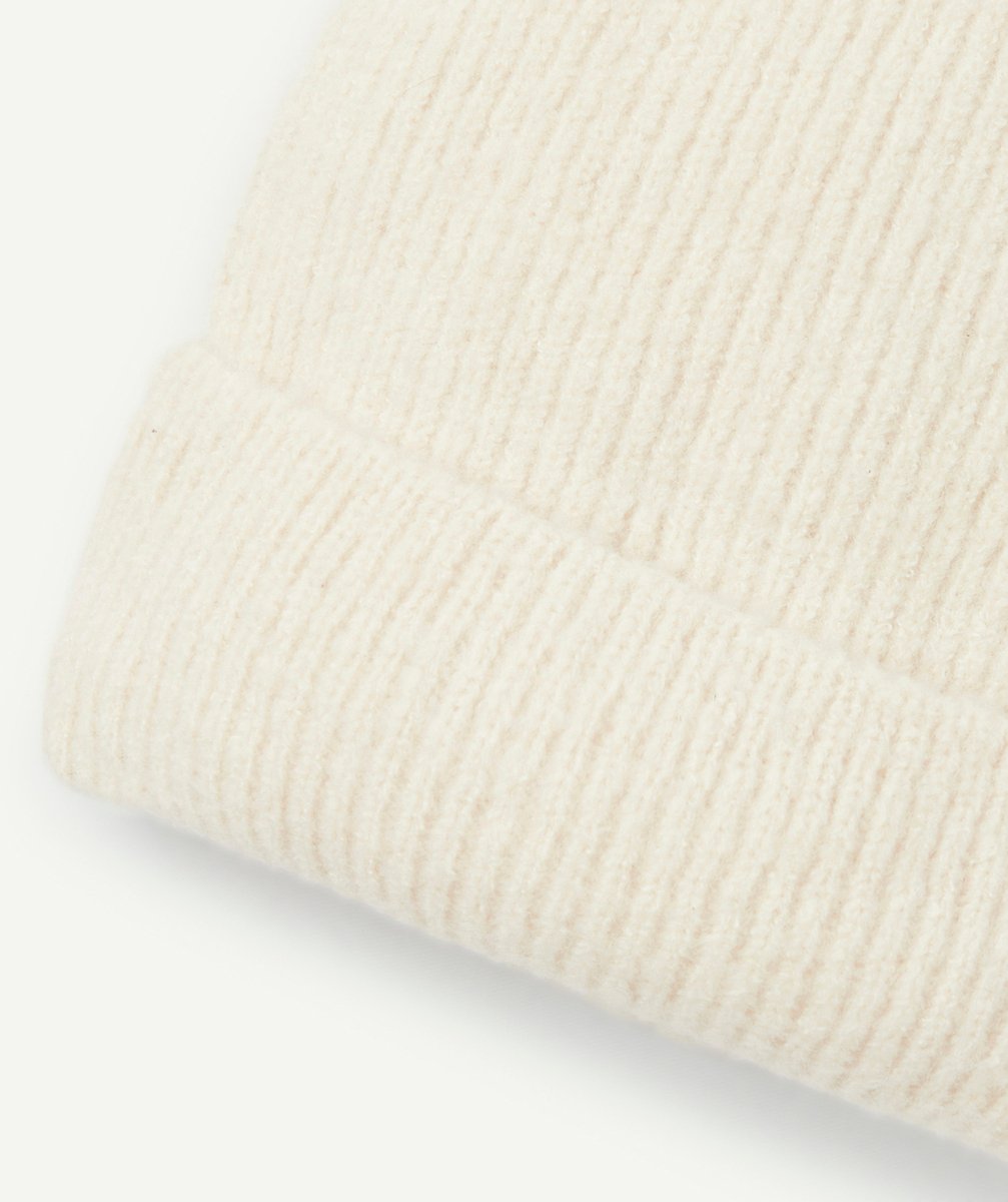   - Girl's knitted hat in off-white recycled fibres