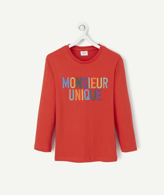   - LE T-SHIRT ROUGE EN COTON AU MESSAGE BRODÉ EN FIBRES RECYCLÉES