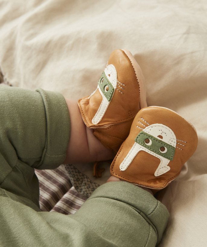   - CHAUSSONS EN CUIR CAMEL AVEC LAPIN