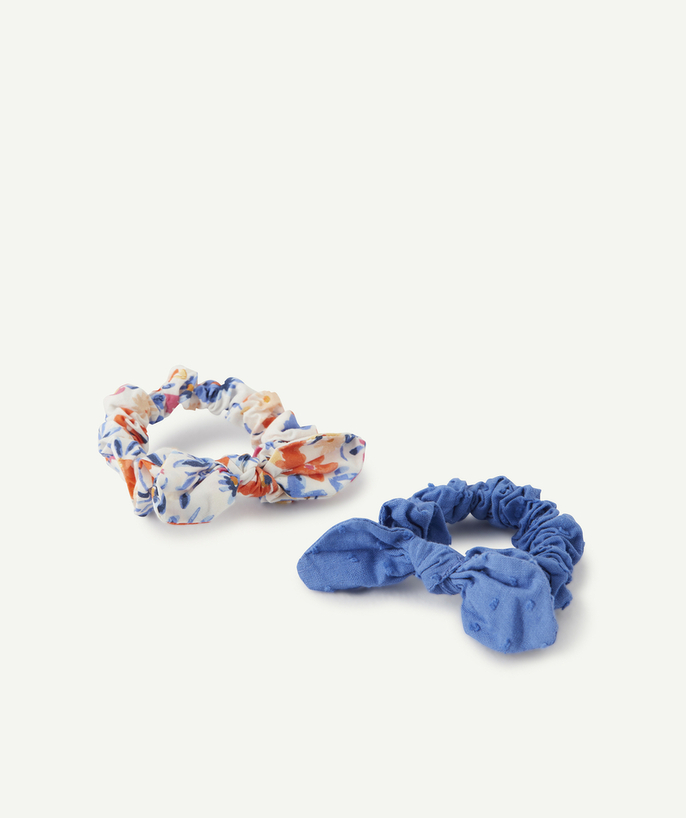   - SET OF TWO FLORAL PRINT AND PLAIN HAIR SCRUNCHIES