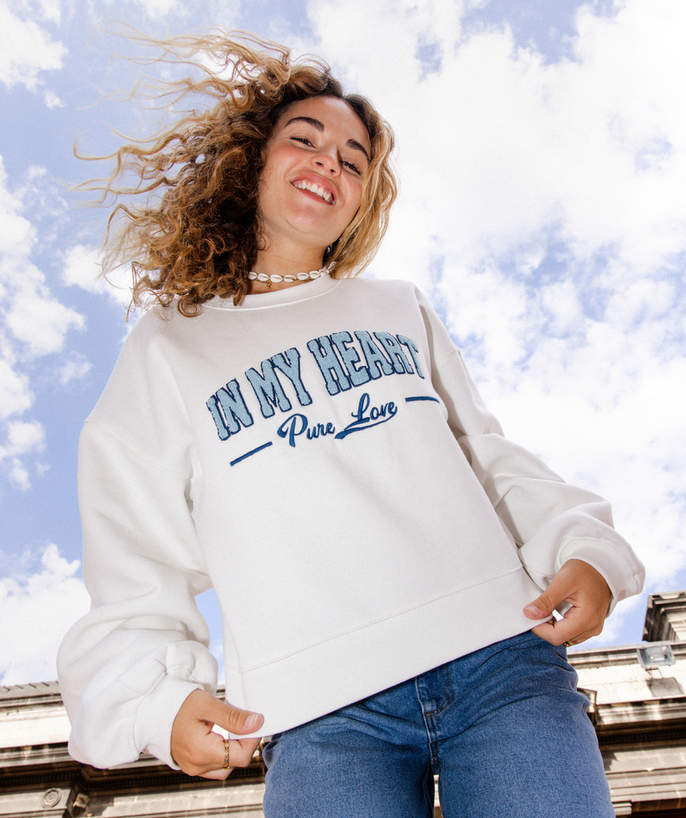   - MANON PASQUIER x TAO - WHITE SWEATSHIRT WITH A BOUCLE MESSAGE